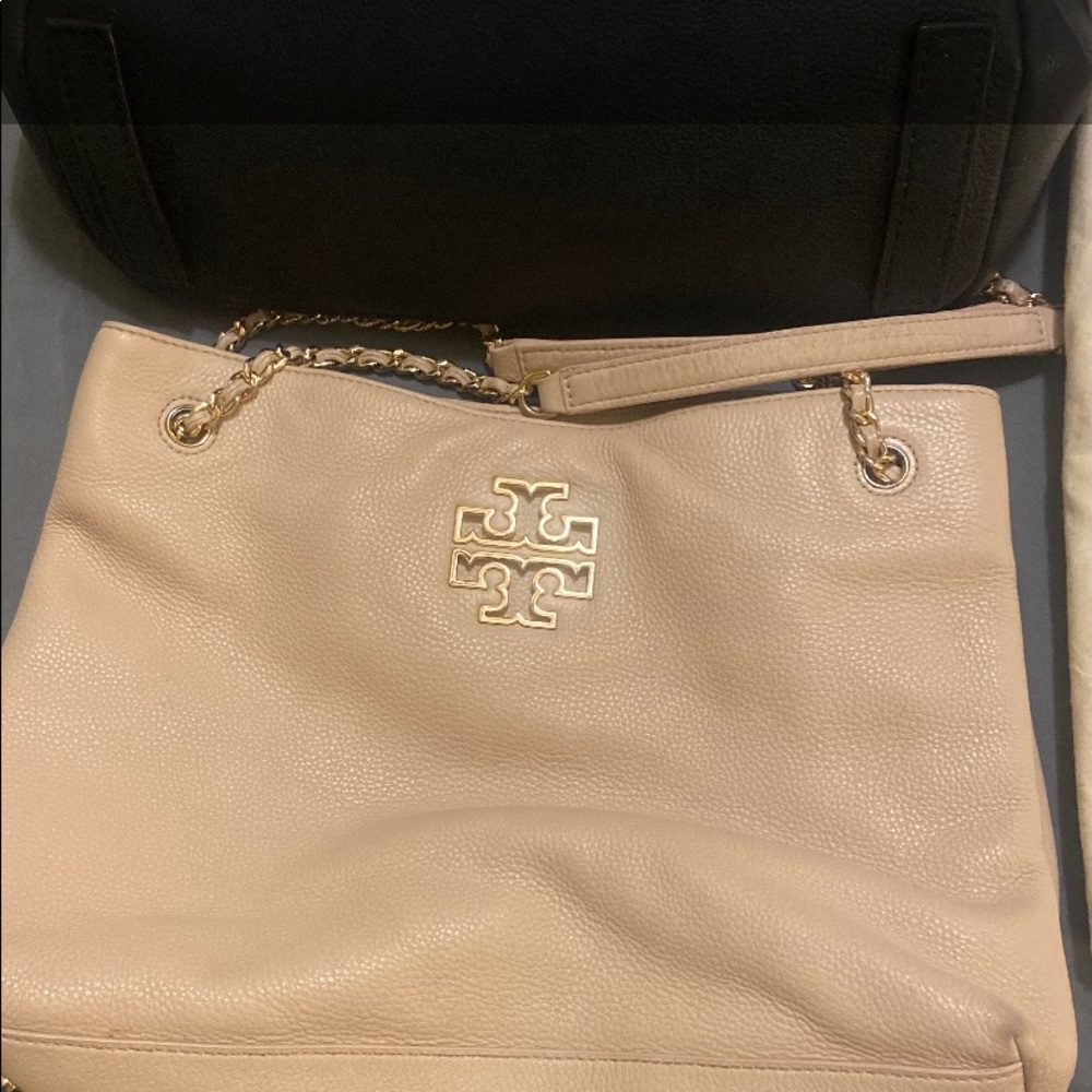 Selling 2 Tory Burch Tote bags clean inside and out